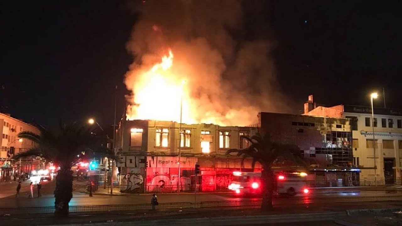 Incendio en edificio ubicado en Av. Matucana y Alameda