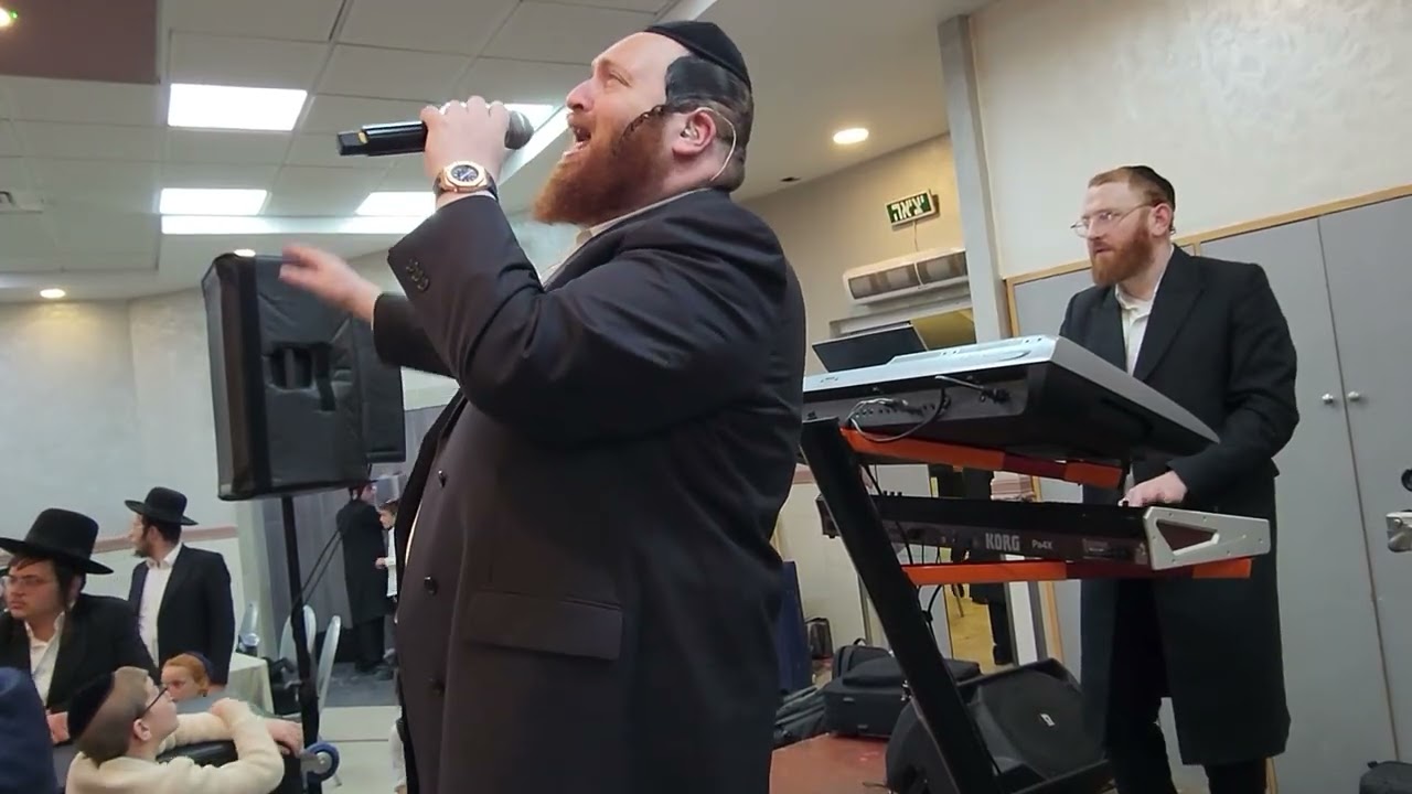 מחרוזת שירים סוערת בביצוע של חיים עקשטיין בליווי רפי שטיין ושרוליק ינקוביץ