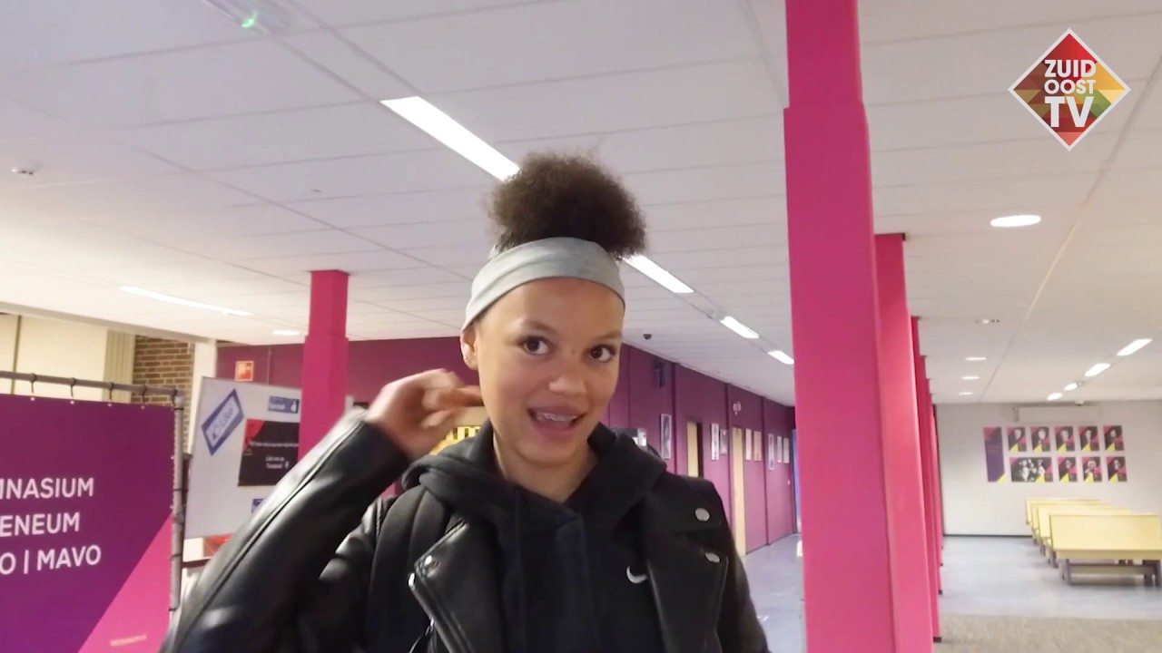 Leerlingen Lely lyceum in Amsterdam Zuidoost weer naar school