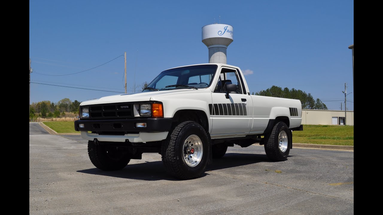 1985 Toyota Pickup - Turbo Diesel - 5 Speed - 4x4 - Straight Axle - Ultra Rare 2LT
