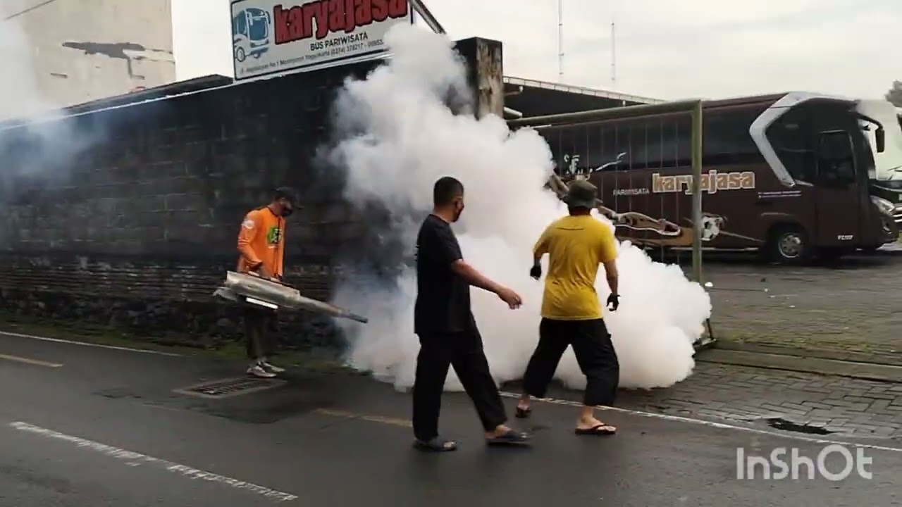 Semprot/fogging nyamuk demam berdarah ( DB ) di RW 9, 10, 11 dan 12  Kampung Jogokariyan Yogyakarta.