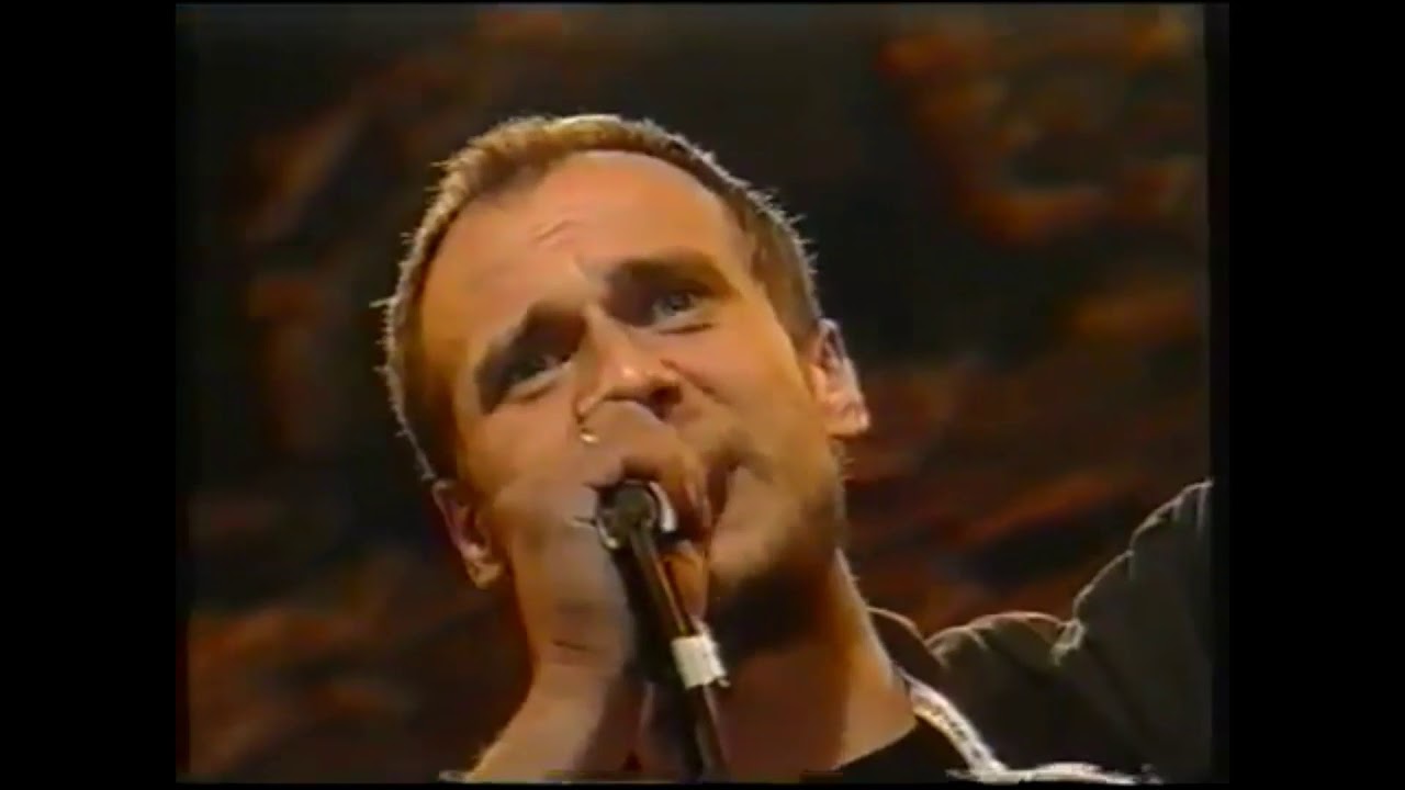 Kukiz i Piersi - Powr&oacute;ć że komuno