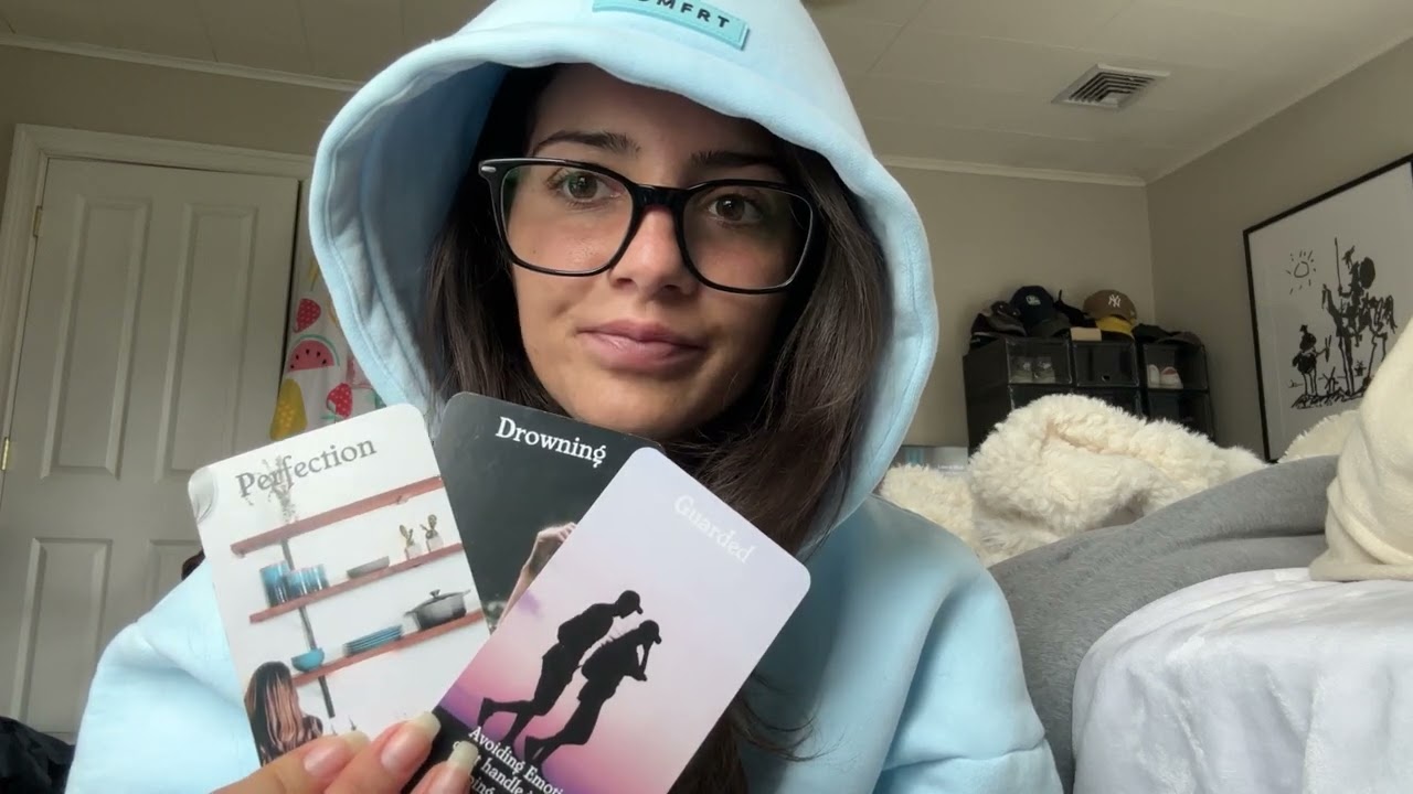 Someone is coming in to have a conversation!!!! | Chelsea Gomez