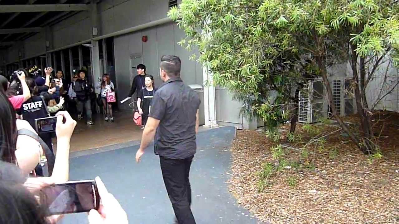 [2011.11.12] Secret arrival at Sydney Airport