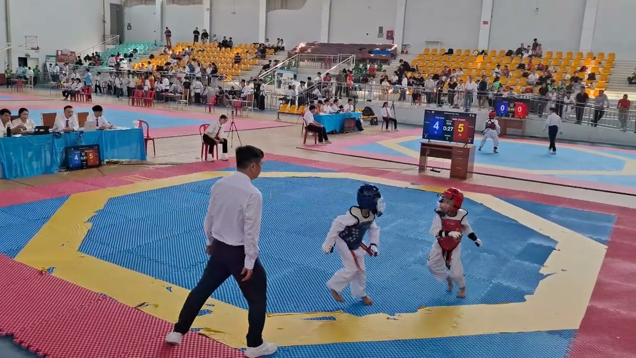 Taekwondo Hồng Đức. Nguyễn Ngọc Minh Thư thua Q12