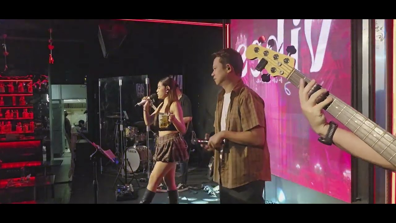 ถ้าคิดถึงเธอมากกว่านี้ : เจินเจิน บุญสูงเนิน   Cover by E twenty