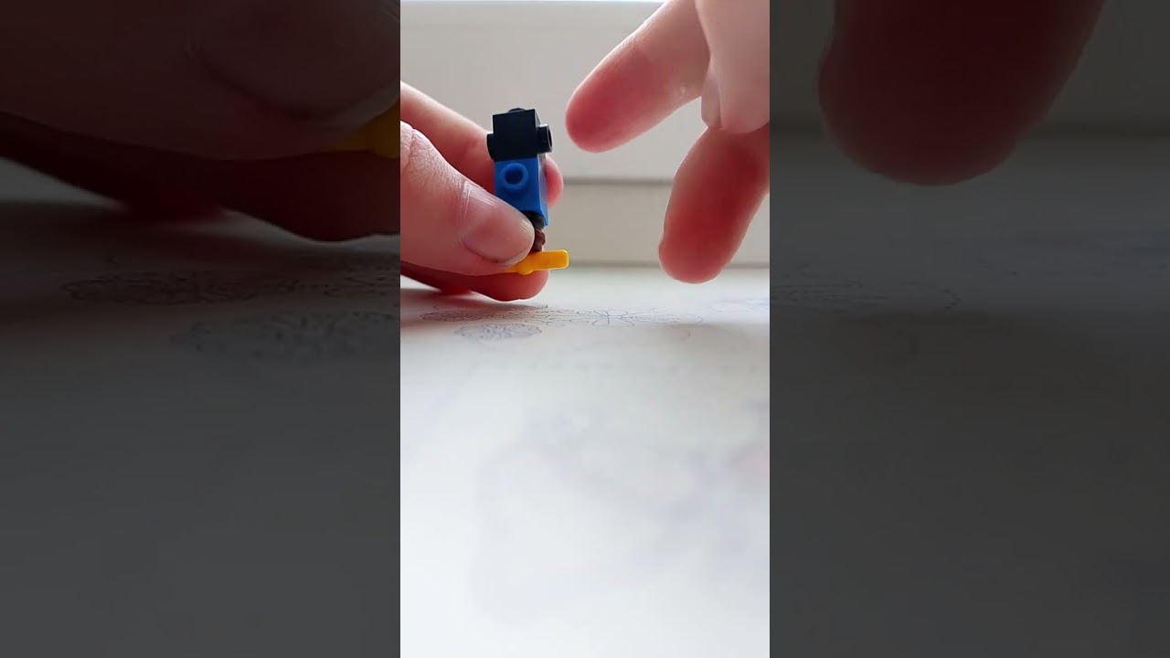 Как сделать фигурку камера Мэна из лего