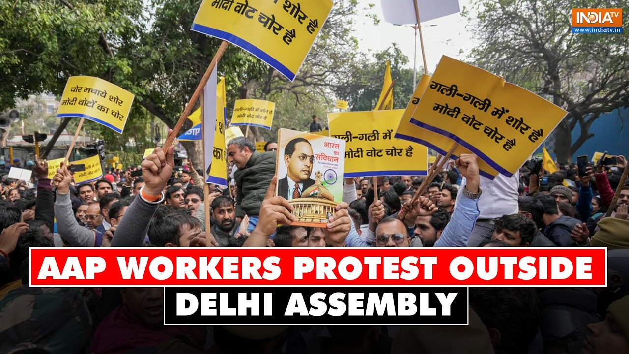 AAP leaders, workers protest against Arvind Kejriwal&rsquo;s arrest outside Delhi Legislative Assembly