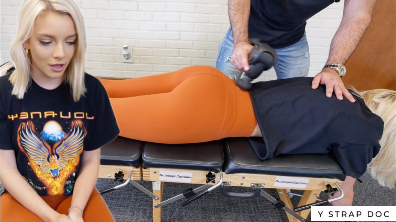 ЧИРЛИДЕР *чувствует себя намного свободнее* после ПЕРВОГО *хиропрактического треска*