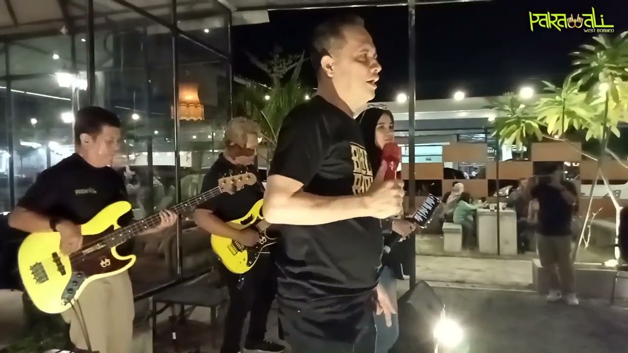 konser PARAWALI cari berkah di HUIS KOFFIE