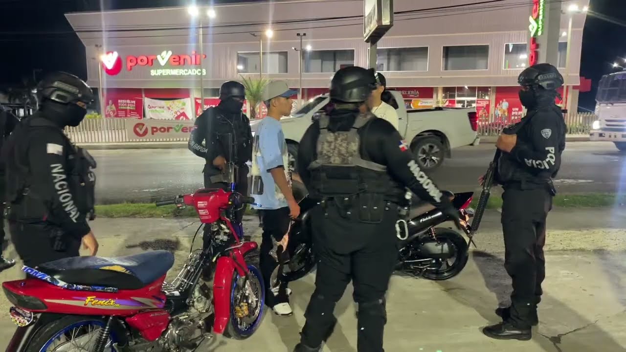 OPERATIVO  DE LA POLICIA EN SAN FRANCISCO DE MACORIS