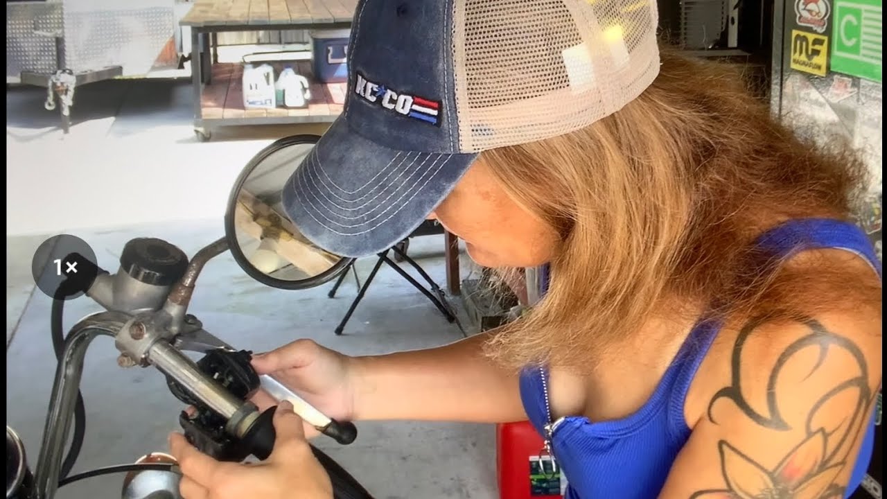 Engine cut off switch /everything inside the right hand switches on Honda cb350