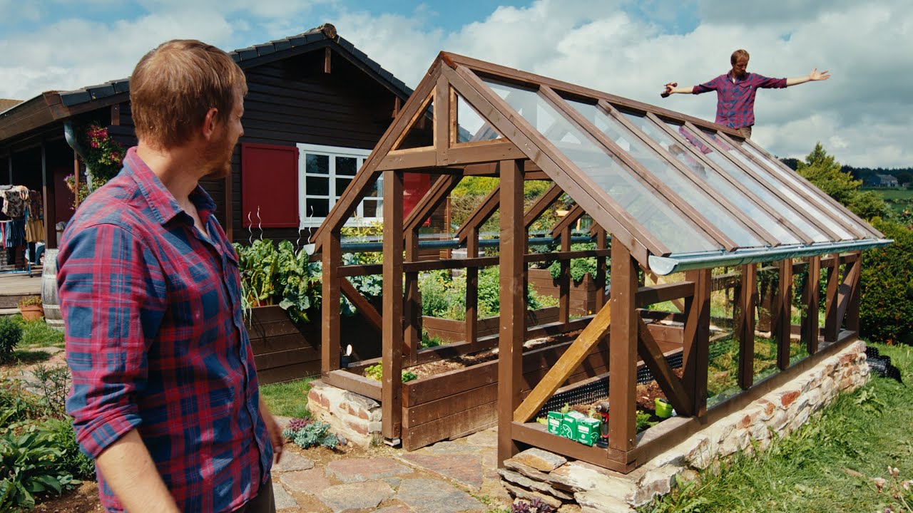 EP06 - The Greenhouse Build - Welding the Guttering and Glazing the Roof