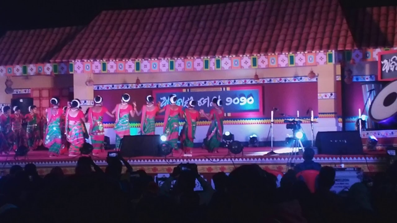 KISS STUDENTS dance performance 