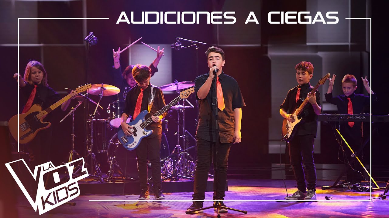 Banda de Rock cantan 
