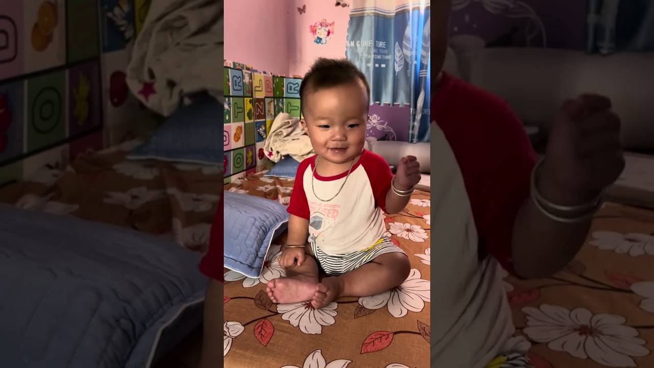 Chơi với bà nội 