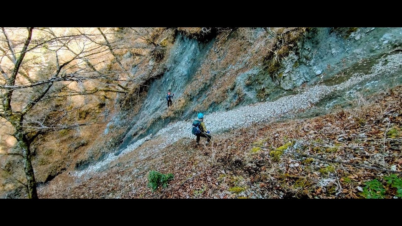 鍋割の破線道を行く