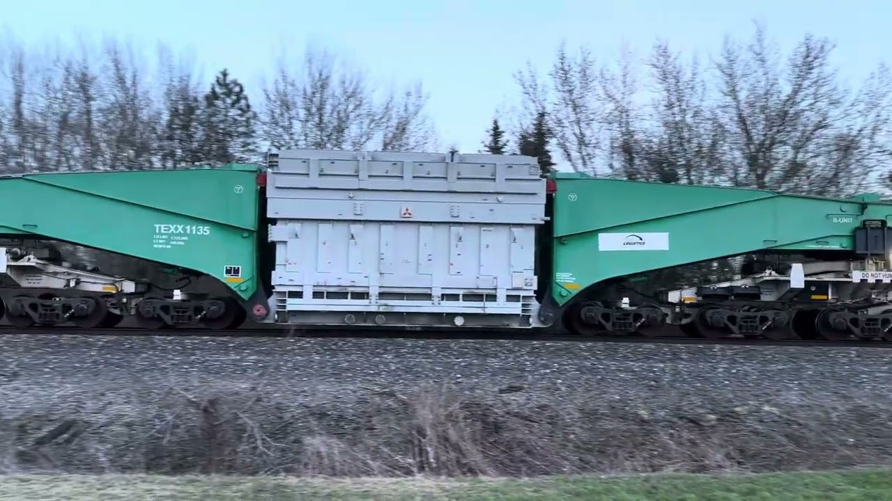CSX and loaded Schnabel Car roll by