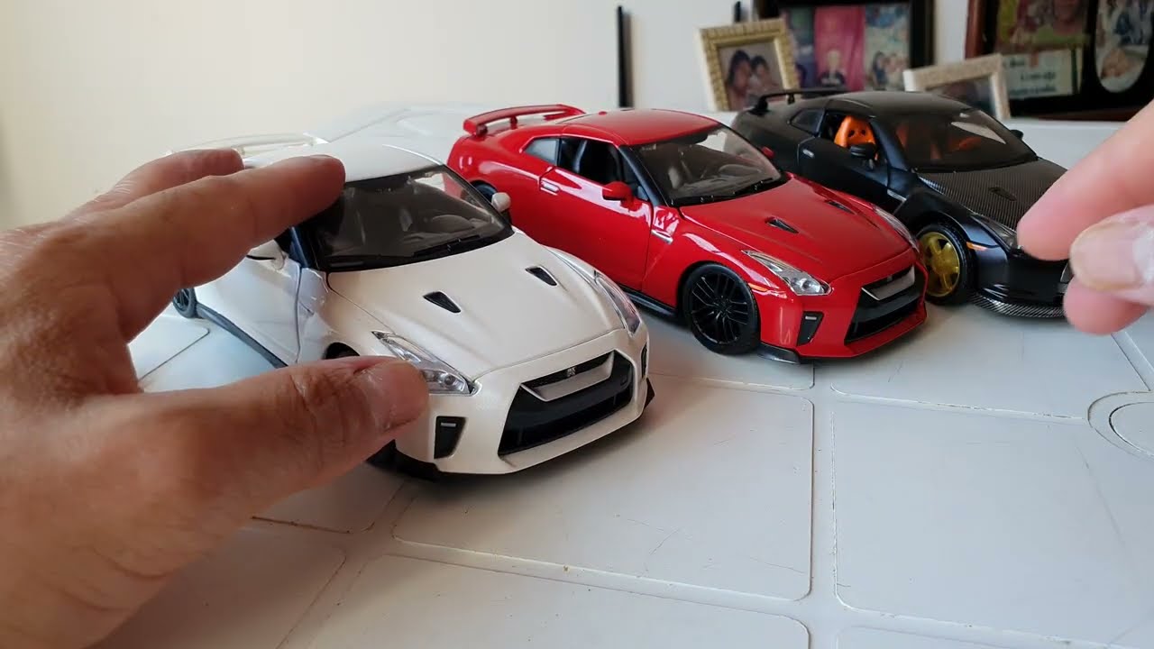 comparação da miniatura 1/24- Nissan GT-R-R35 Maisto & Burago