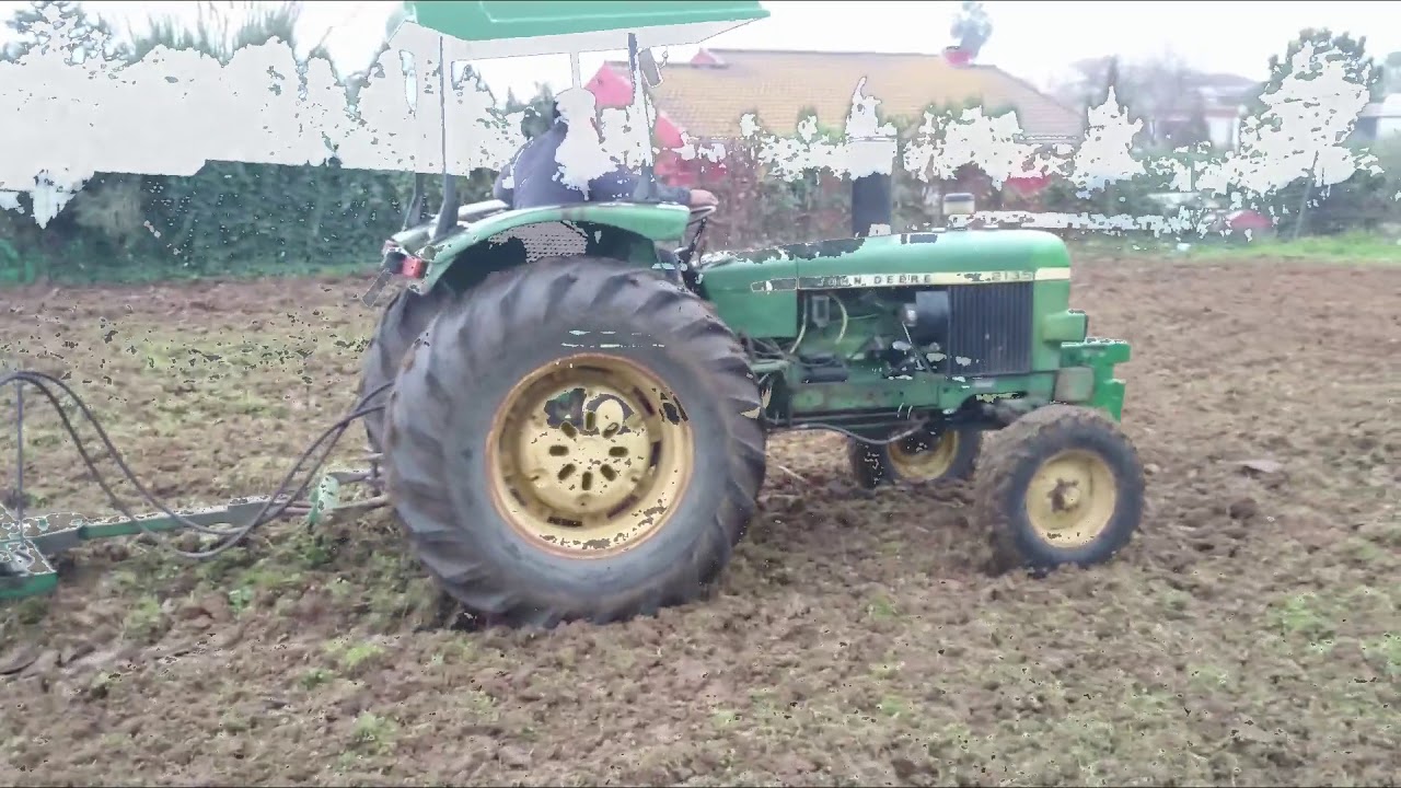 John Deere 2135 con grada tagra de 18 discos