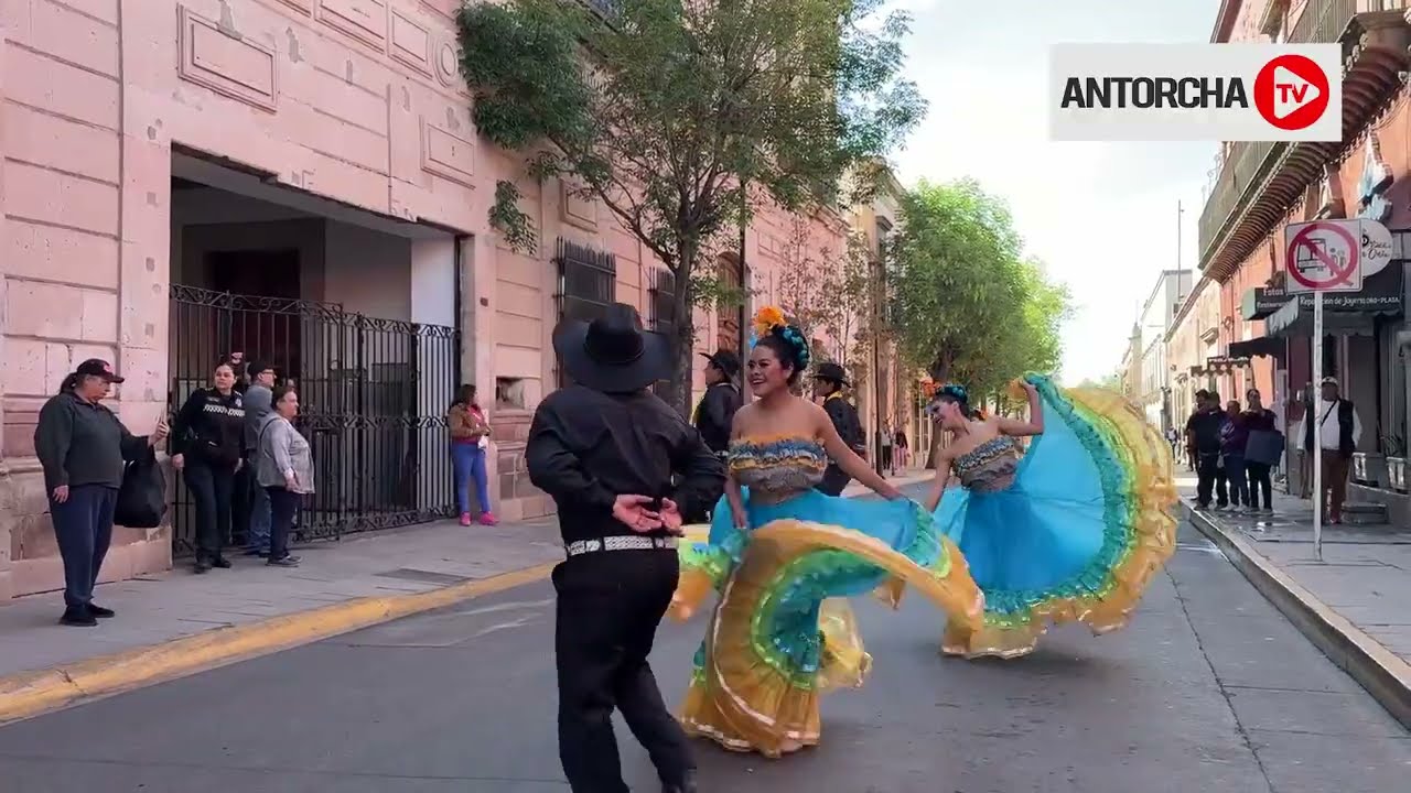 Con danza, estudiantes de Durango exigen apoyo alimentario