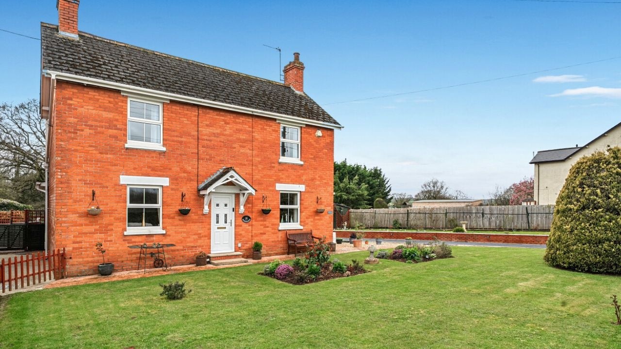 Rosedale, 17 Honiton Road, Cullompton