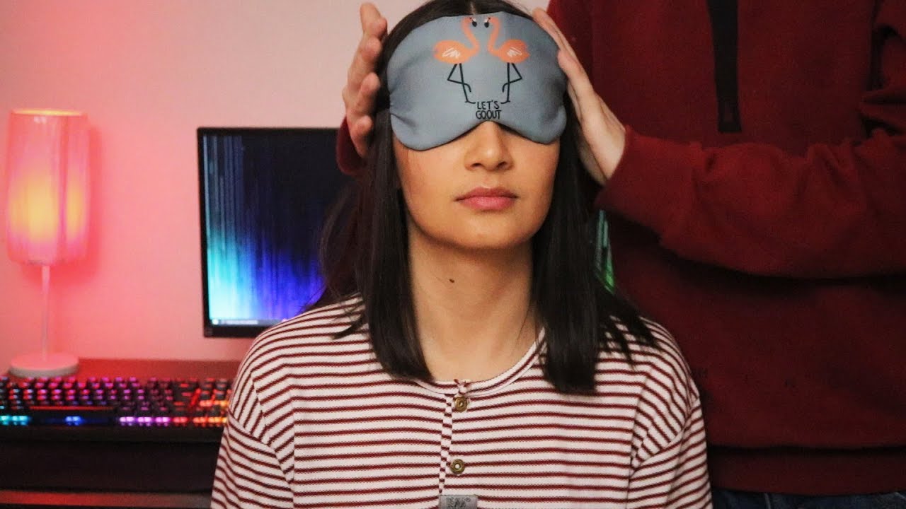 ASMR MASSAGEM FACIAL com TRIGGERS: PENTE, PINCEL, ALGODÃO, ETC.