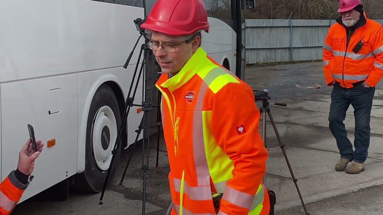 Odstřel továrního komínu o výšce 85 m -  IVECO Vysoké Mýto