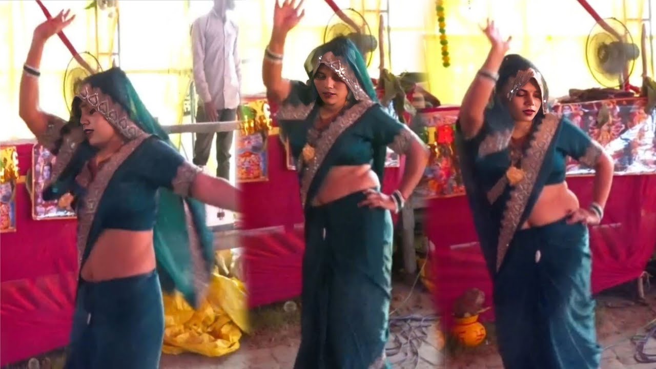 दारोगा जी की पत्नी ने किया अपने गांव शीतलपुर में #_लचका डांस अवनीश शास्त्री रजकोट वालों की कथा मैं