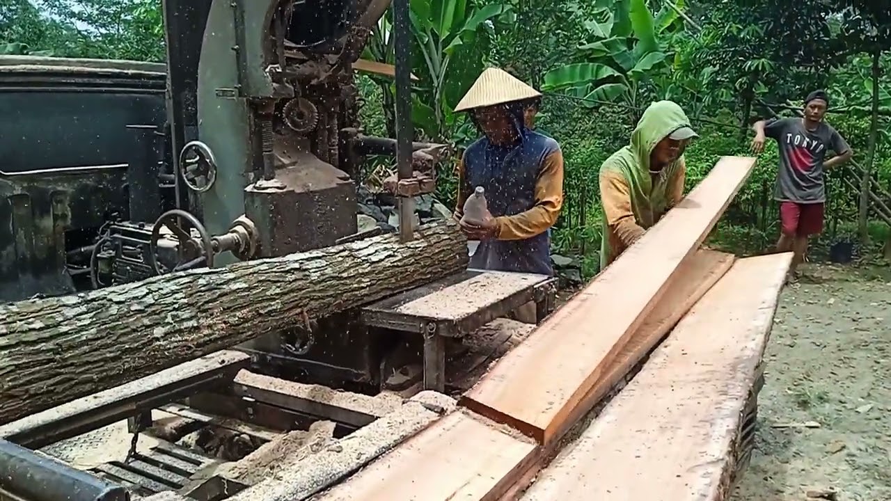 LUAR BIASA...!!!Membuat reng dari kayu mahoni super dengan gergaji mesin bandsaw rakitan
