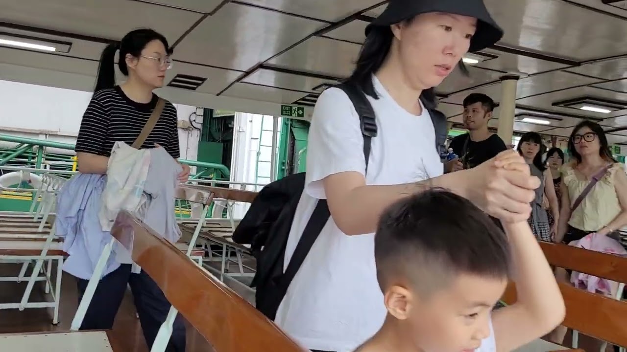 Travel Walker Vlog (Hong Kong) - From Tsim Sha Tsui Star Ferry  to Central side.