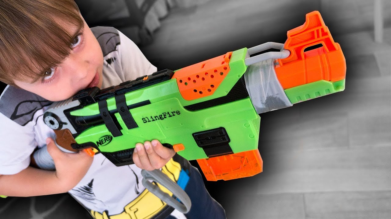NERF ZOMBIE STRIKE PODEROSA!! Realidade Americana e Familia Brancoala