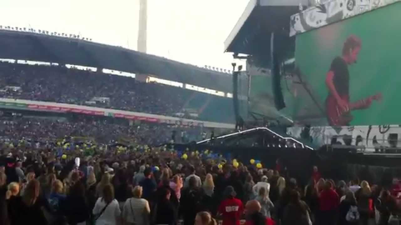 One Direction- Intro + Clouds- On The Road Again Tour- Gothenburg, Sweden, 23/6-2015