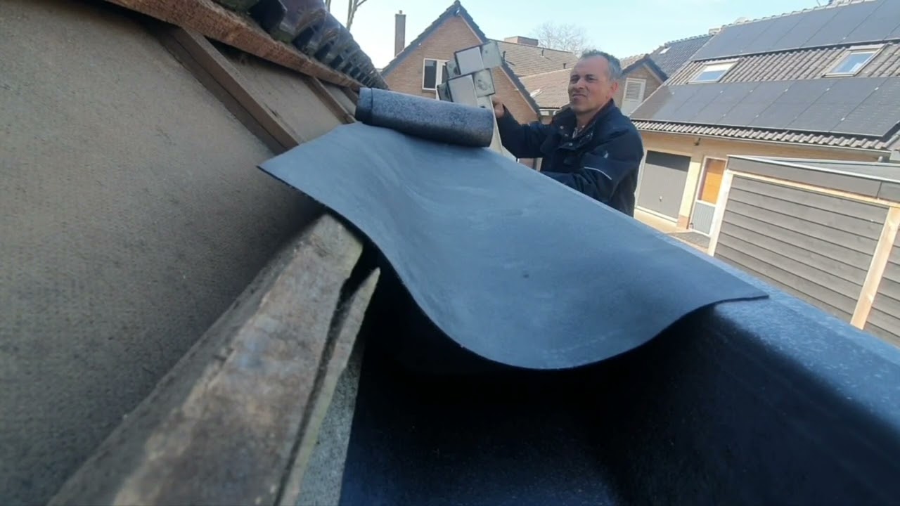 Zelf zinken dakgoot repareren / renoveren met EPDM RUBBER. deel 2 de verbeterde lijm plak methode.