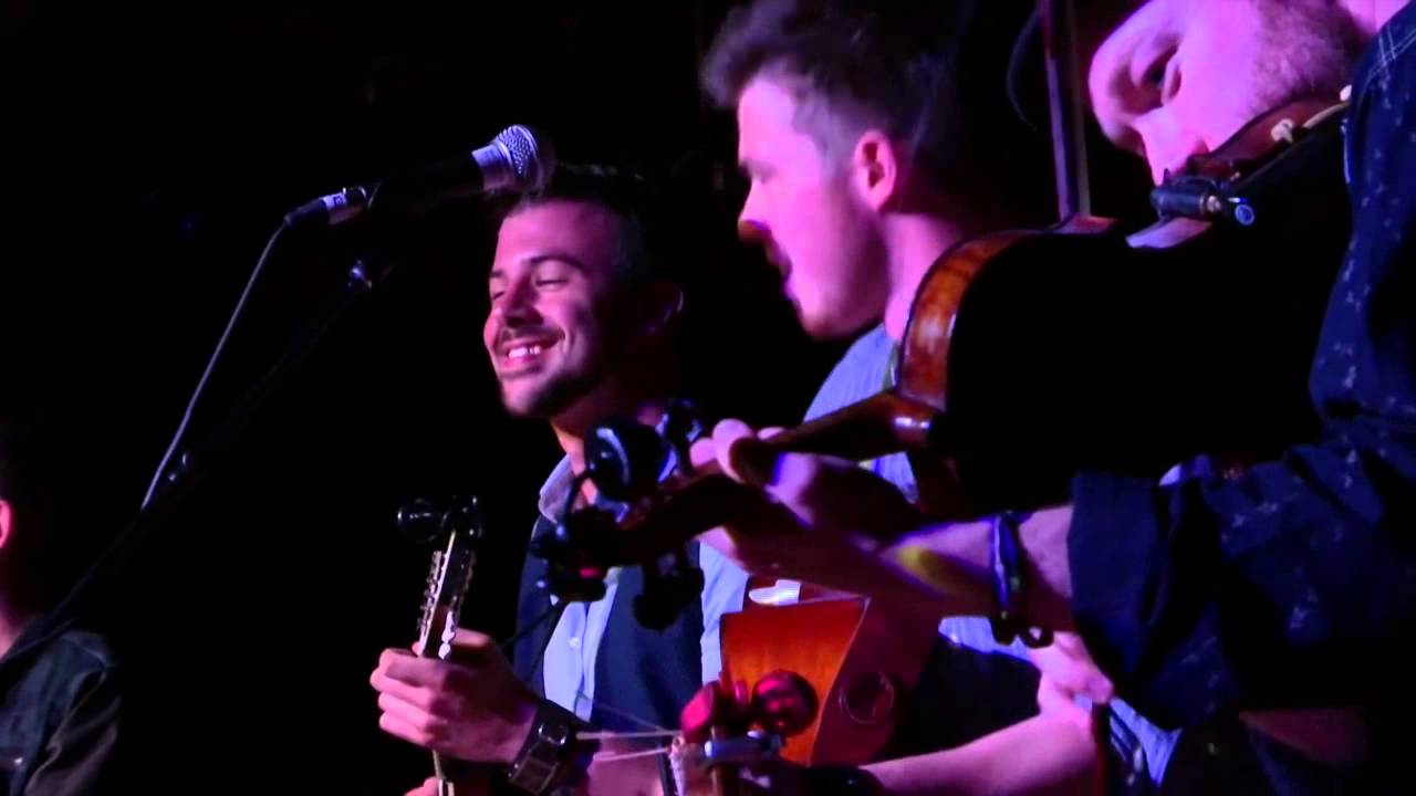 We Banjo 3 - Shove the Pigs Foot a Little Further in the Fire (Live)