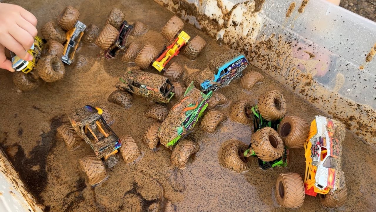 Monster Jam Trucks play in the MUD 😱😱😱