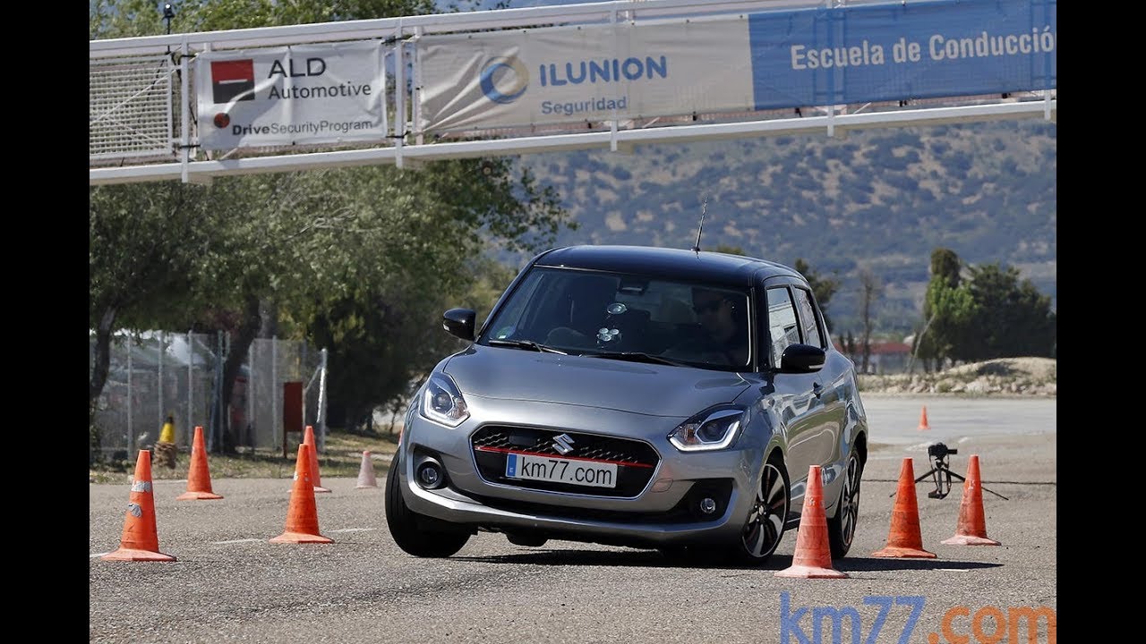 Suzuki Swift 2017 - Maniobra de esquiva (moose test) y eslalon | km77.com