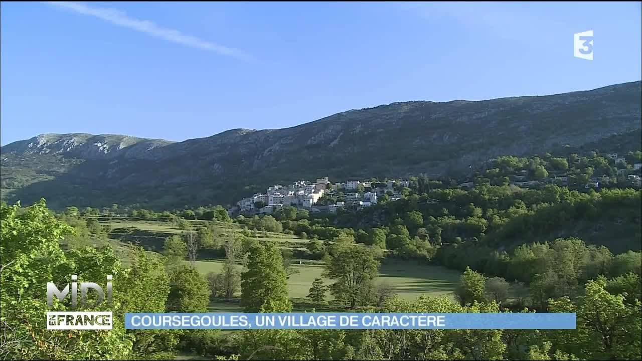 Visite de Coursegoules, un village de caractère.