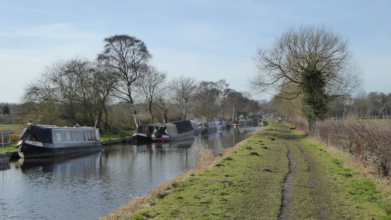 Alrewas Fradley Junction Canal Walk Scenery - Staffordshire Walks - Tour England Walking Holidays UK