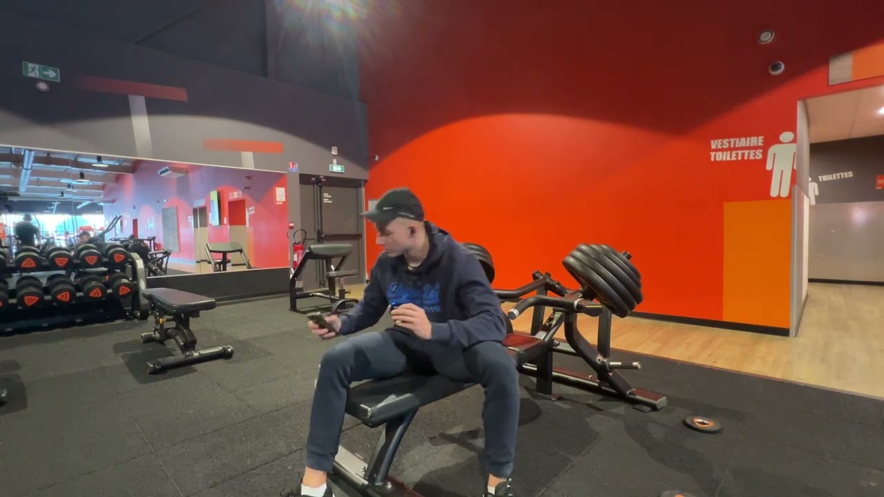 Jour 57 - LA MEILLEURE MACHINE PECS BASIC FIT (no fake)
