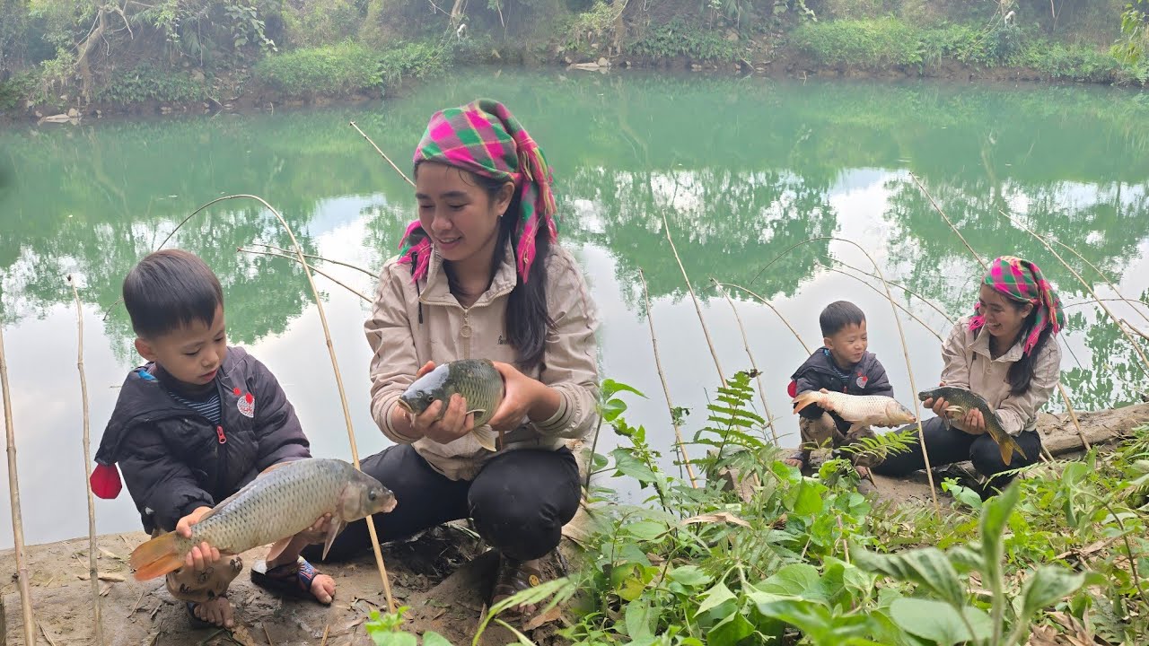 Xiao Ying took her son to the river to fish, and the trip to the market was filled with laughter.