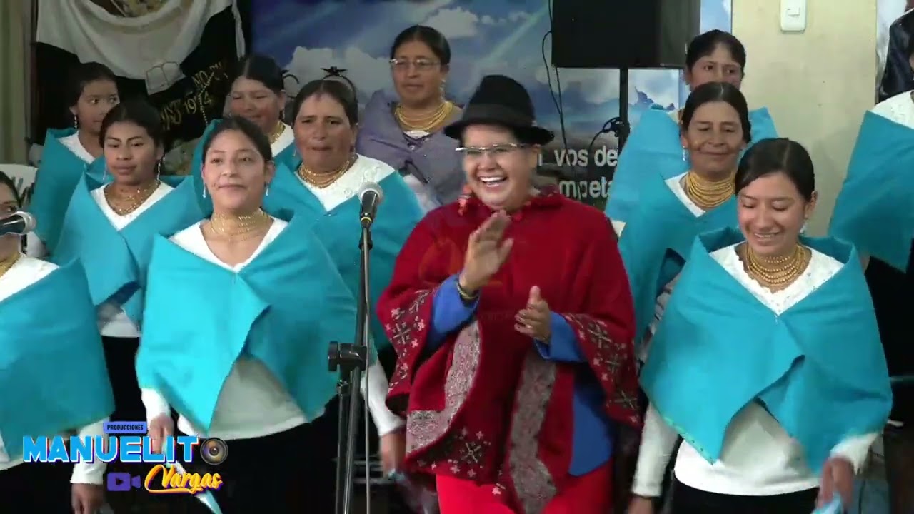 Lourdes Tiban participando un momento junto al CORO LA LUZ DEL MUNDO en Cochapamba