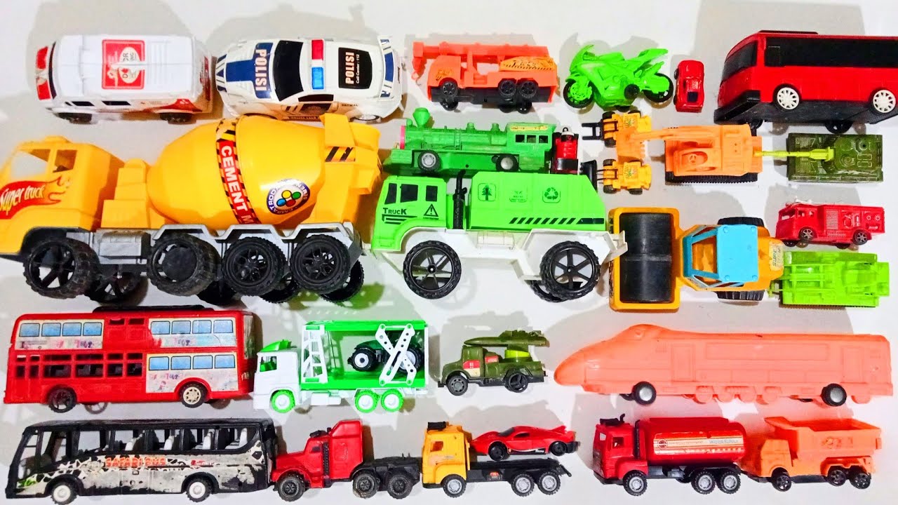 Menemukan Mainan Mobil Balap, Truk Molen, Kereta Api, Bus Telolet, Tank Baja, Excavator