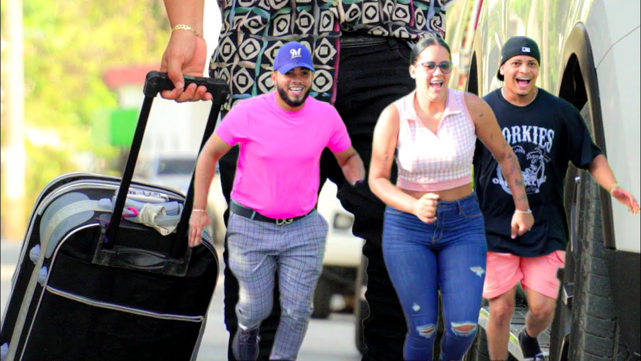 Llego de viaje y sus familiares lo recibieron así 🤬✈️ #viral #reflexiones #shorts