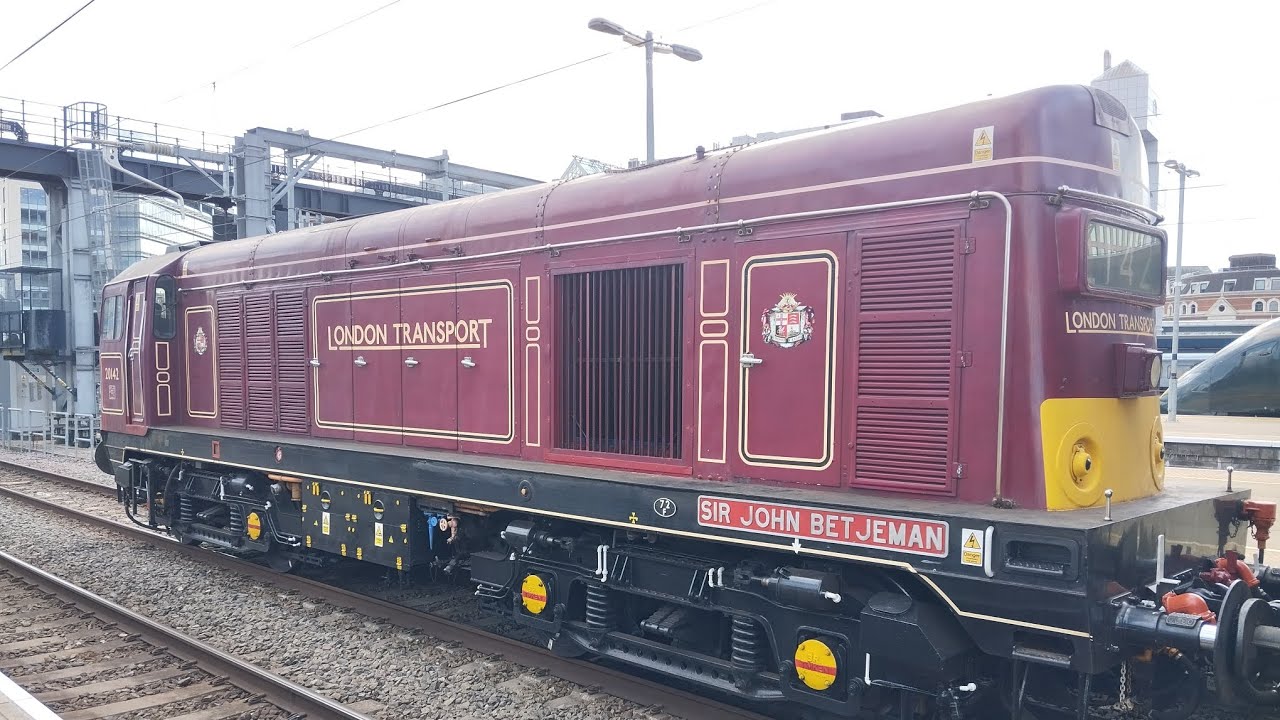 5Z86 Vintage Trains ECS: Tysley to London Paddington  Arrival at Reading