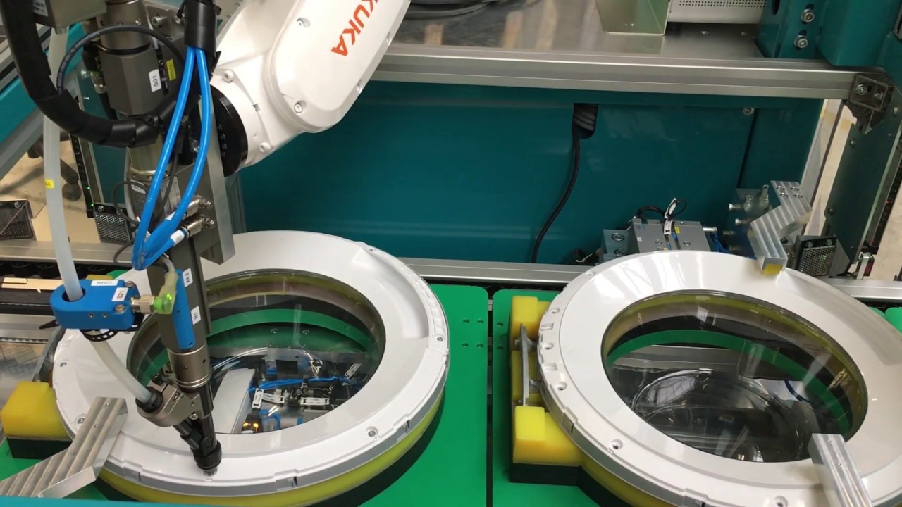 Screw tightening in fly - with Kuka ConveyorTech