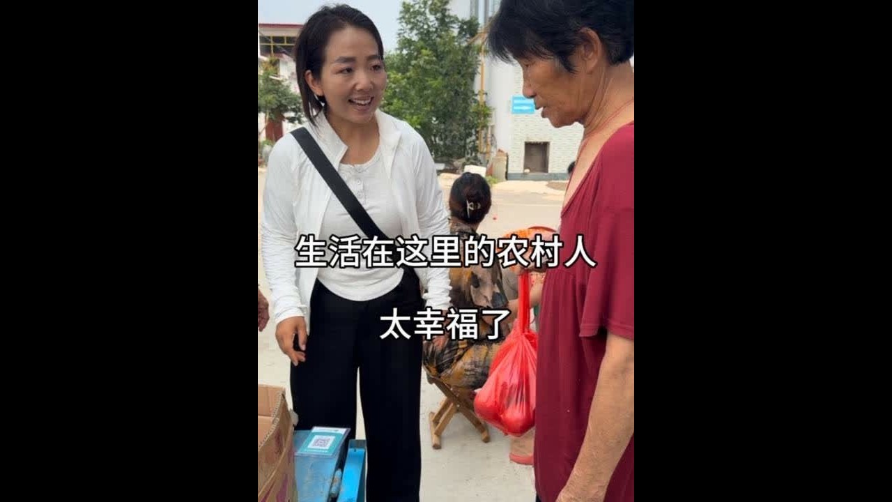 5天后来村里出摊，瞬间围满了人，农村人的朴实与热情让我感动 #我的摆摊日记 #我的乡村生活 #关爱老人 #新农人计划2025