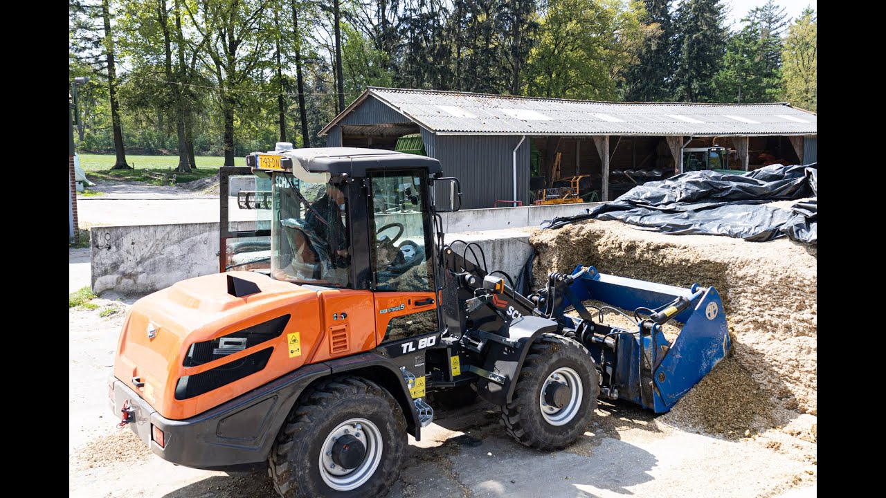 Schaeff TL80 wiellader via Abemec naar melkveehouderij Hesselink