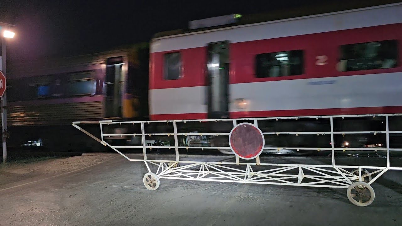 เสริมตู้ JR 3 ตู้ รถเร็ว 169 ออกจากบ้านโป่ง Rapid train 169 Krungthep Aphiwat - Yala
