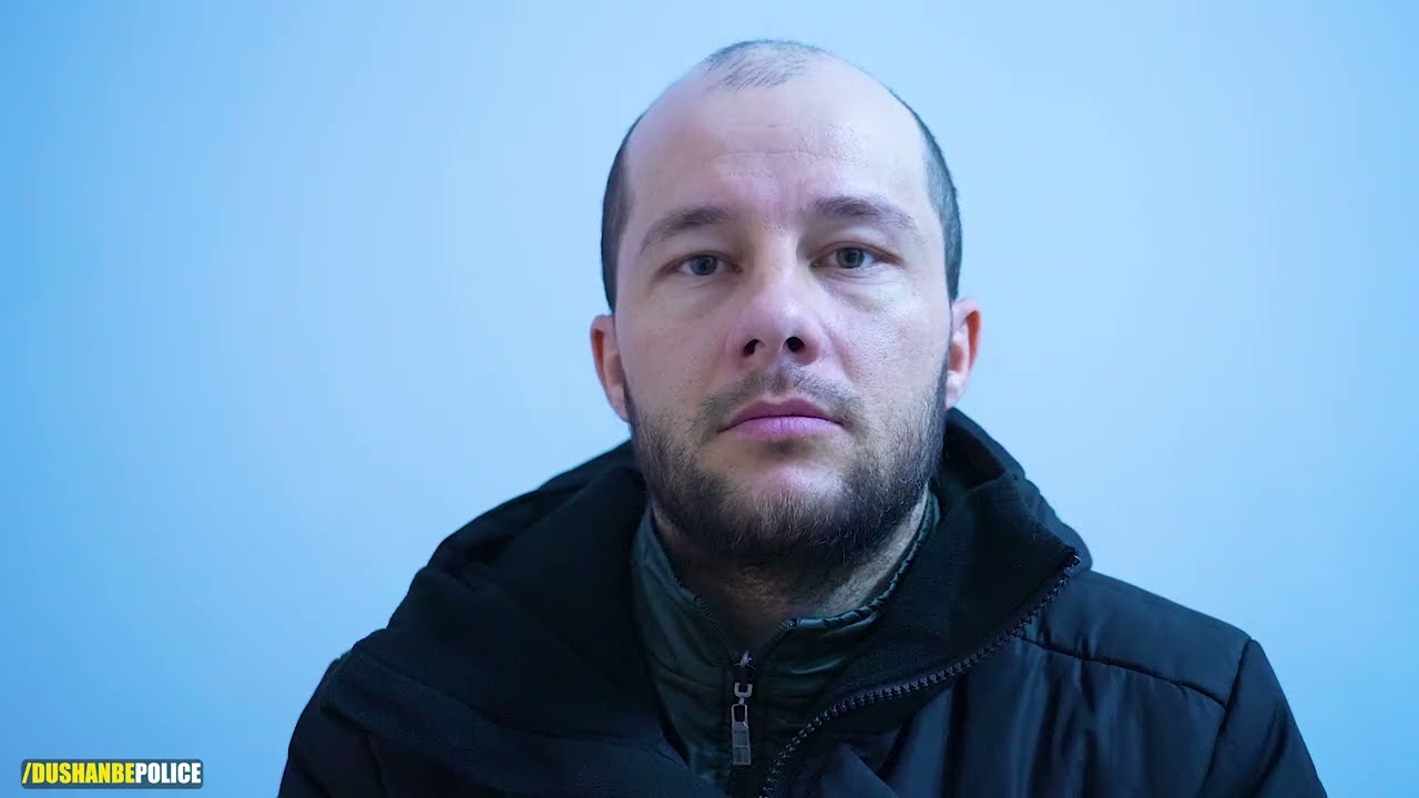 Бо калиди худ дари мошинро кушода, дуздӣ кардам.